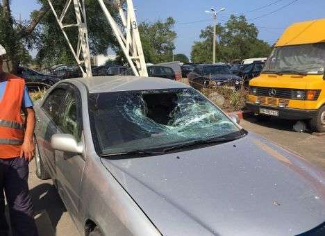 В Одессе разбили авто с георгиевской ленточкой в салоне (ФОТО)