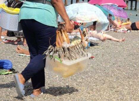 Крымчане рассказали о своей новой жизни: Огромные очереди в клиниках, суррогат в магазинах и «быдло» на отдыхе