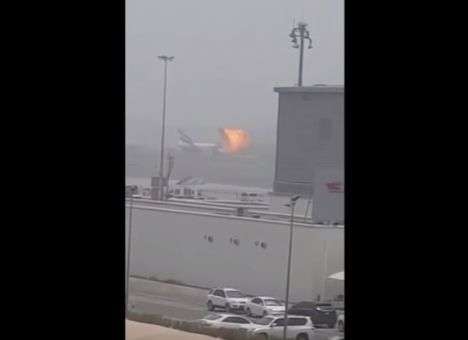 Опубликованы кадры мощного взрыва на борту «Боинга» в аэропорту Дубая (ВИДЕО)