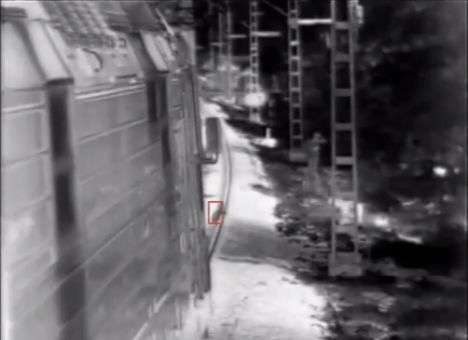 Чудесное спасение ребенка за миг до гибели опубликовано в Сети (ВИДЕО)