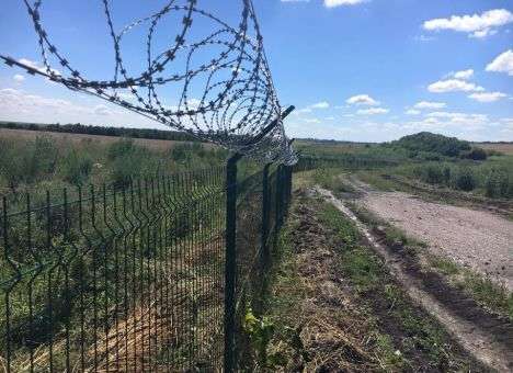 Украинцы ссорятся из-за «Стены позора» на границе с РФ (ФОТО)