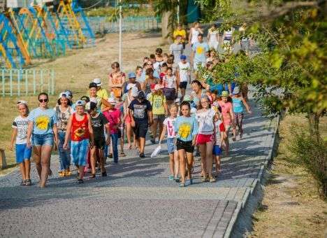 Штаб Ахметова объявил дополнительный набор детей из Донбасса на отдых у моря