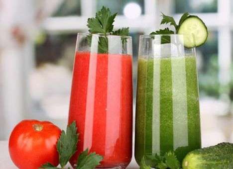 Диетологи назвали соки, которые избавят организм от лишнего жира