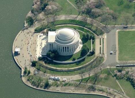 Загадочная слизь атаковала памятники США