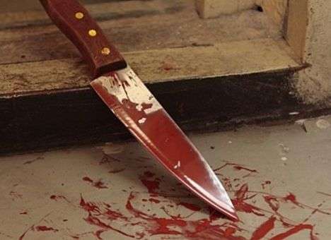 Под Киевом мужчина вонзил в подругу нож