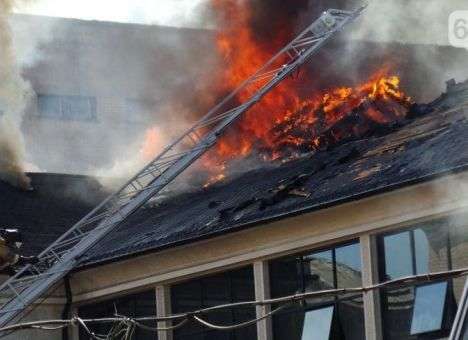 Опубликованы новые снимки сгоревшего в Донецке офиса Таруты (ФОТО)