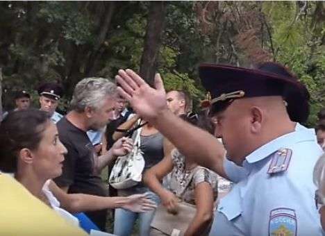Скажите людям разойтись: Кадры разгона митинга «Обманутый Крым» (ВИДЕО)