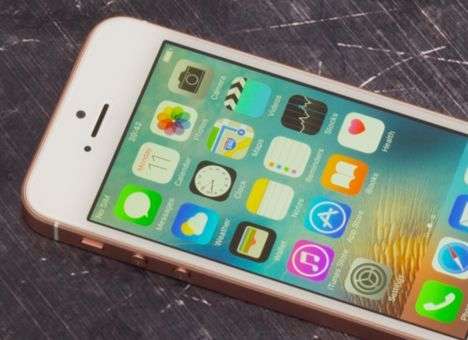 Продажи iPhone падают три квартала подряд