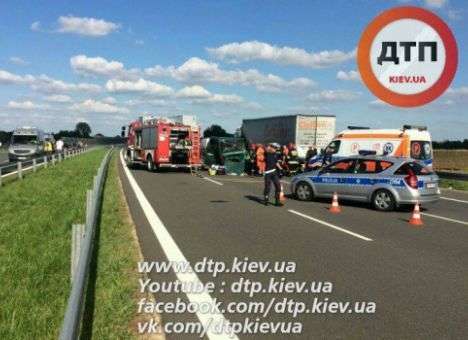 Опубликованы фото жуткого ДТП с украинцами в Польше (ФОТО)