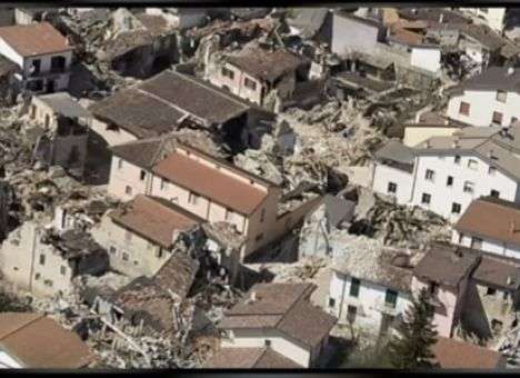 Стихия в Италии: Дома превратились в руины, под завалами остаются люди (ФОТО)
