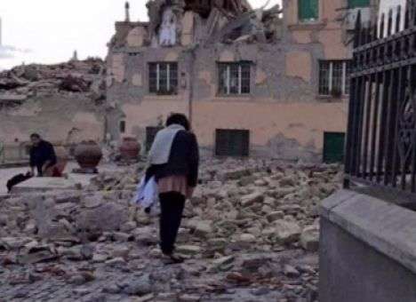 Аматриче лежит в руинах, над городом стоят стоны и крики (ФОТО)