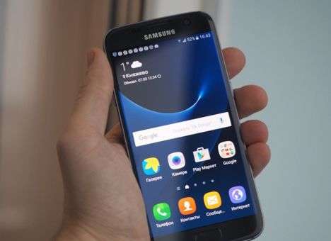 Samsung вдвое сократила отставание от Apple на рынке смартфонов