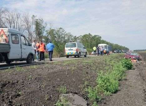 Трагедия на Харьковщине: Под колесами авто погибли трое дорожников (ФОТО)