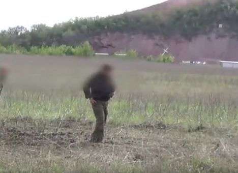 Боевики на Донбассе с восторженным хохотом испытывают новое оружие (ВИДЕО)