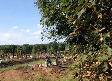 Деревянные кресты,  могилы в траншеях: Как в «ДНР» хоронят боевиков из России (ФОТО)