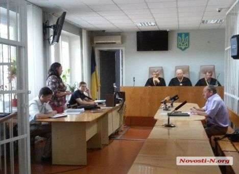 Подозреваемого в громком убийстве полицейского суд оставил под арестом