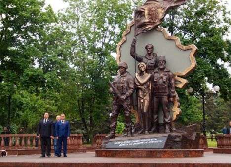 В Луганске ночью взорвали памятник боевикам