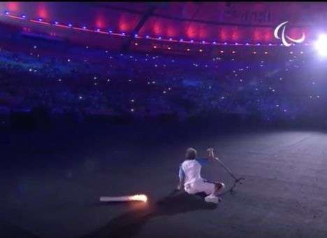 Стадион аплодировал стоя: Опубликован драматический момент на открытии Паралимпиады (ВИДЕО)