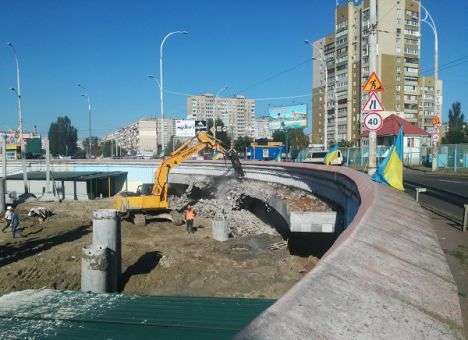 Станция «Героев Днепра» становится смертельно опасной, - эксперты