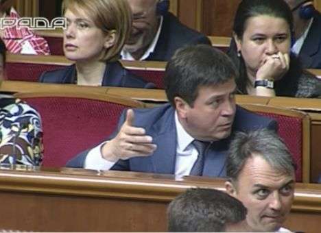 Реакция вице-премьера Зубко на мат Гройсмана в его адрес попала на камеры (ВИДЕО)