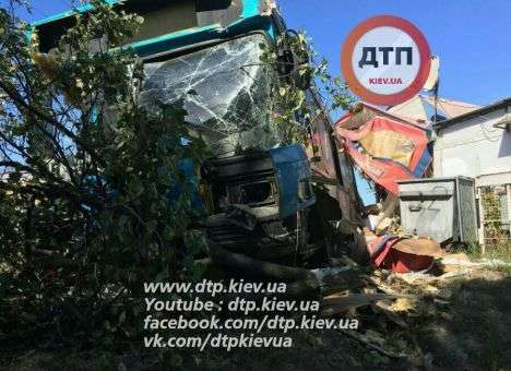 Подробности киевского ДТП, в результате которого автобус с пассажирами протаранил МАФ (ФОТО)