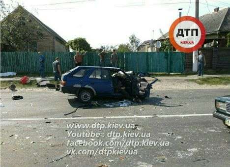 В страшном ДТП под Киевом мгновенно погибли три человека (ФОТО)