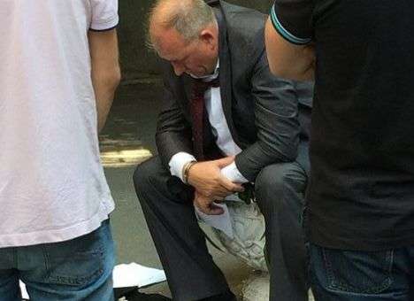 Под окнами Порошенко задержали легендарного афериста (ФОТО)