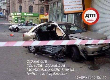 В центре Киева произошло страшное ДТП с участием патрульных (ФОТО)