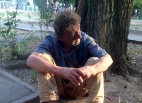 Он умрет за одну ночь: Погибающего под окнами своей квартиры одессита в больнице просто помыли