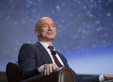 Основатель Amazon построит ракету для полета на Луну