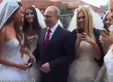 Путина опозорили в центре Москвы: Президенту РФ подсунули «невест» из эскорт-услуг (ФОТО, ВИДЕО)