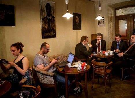 Эксперты выяснили, как часто украинцы едят в кафе (ИНФОГРАФИКА)