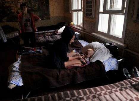 Донбасские переселенцы в РФ: Людей выгоняют на улицу и с работы, статус беженца получили единицы