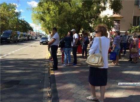 Крымчан к Путину не подпустили даже на сто метров