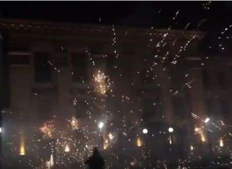 Опубликованы кадры ночной атаки на посольство РФ в Киеве (ВИДЕО)