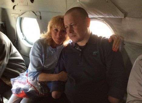 Мы все плакали: Опубликованы трогательные кадры встречи освобожденного из плена украинца с женой (ФОТО)