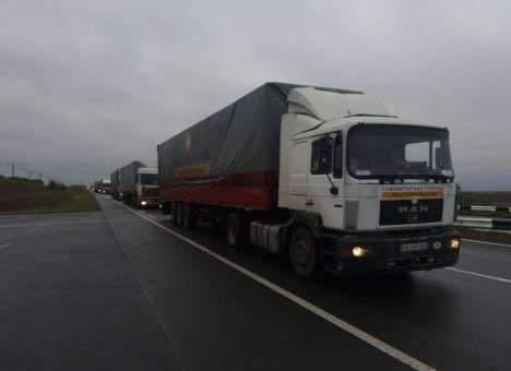 В День Мира Штаб Ахметова отправил на Донбасс 250-ю автоколонну с помощью