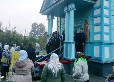 Раскольники напали на прихожан УПЦ в Дулибах (ФОТО)