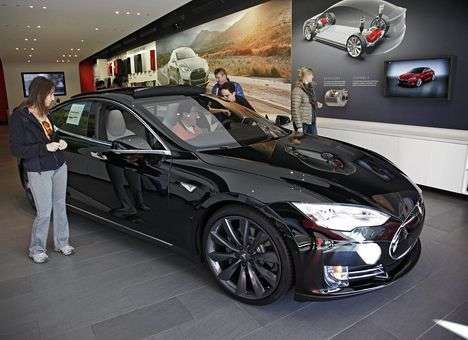 На Tesla подали в суд за медлительность Model S