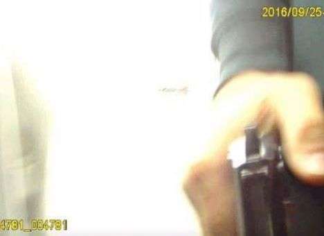 Кадры с нагрудной камеры убитого копа: Убийца был готов к расстрелу (ФОТО)
