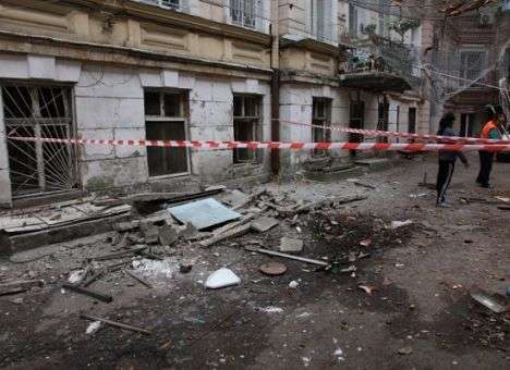 Летом была жара, а в 2010-м снегопад: Одесситы отреагировали на заявление мэра про падение балкона из-за землетрясения