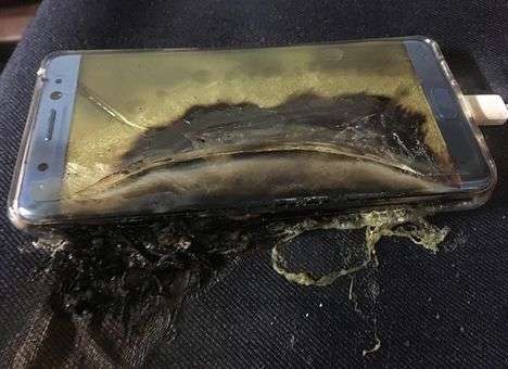 Galaxy Note 2 загорелся в салоне самолёта