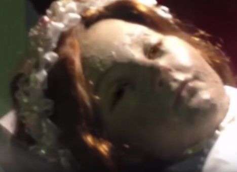 Турист случайно снял момент оживления мертвой девочки (ВИДЕО)