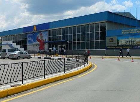 В аэропорту Симферополя пассажиры разворовали тележки