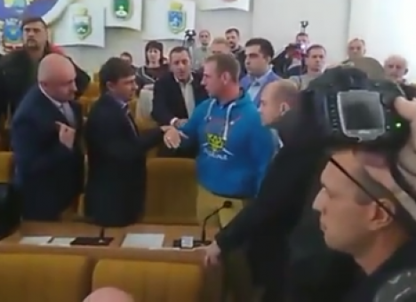 В Николаеве бойцы АТО сцепились с депутатами (ВИДЕО)