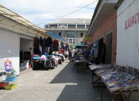 Пуховик по цене двух зарплат: Опубликованы цены на одежду в Горловке