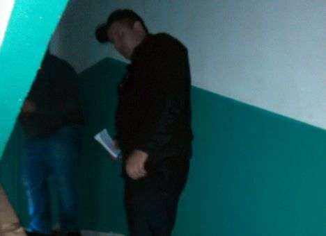 В полиции Киева сообщили об убийстве молодого мужчины в подъезде (ФОТО)