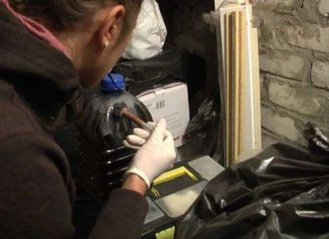 У торговцев «смертью» нашли сотни литров убийственного напитка (ФОТО)