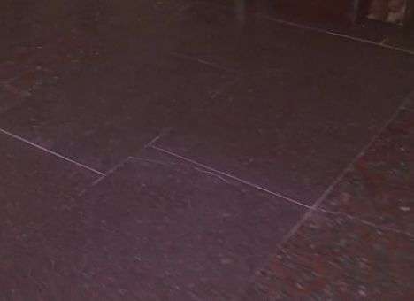 На станции «Героев Днепра» посмотрели на трещину и сказали, что все нормально