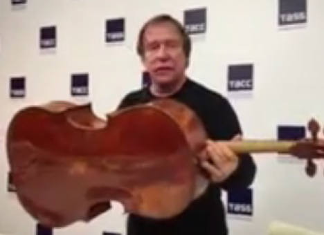 «Офшорный» друг Путина показал скандальную скрипку (ВИДЕО)